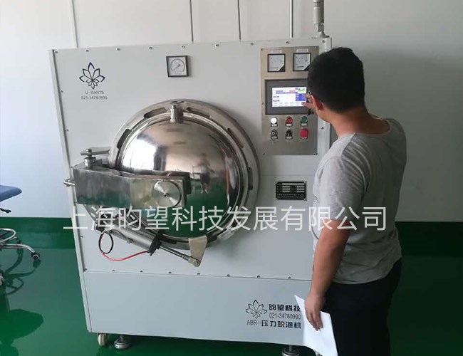 脱泡机客户操作现场